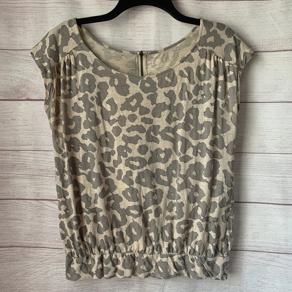Ann Taylor LOFT Beige Gray Leopard Print Blouse Cap Sleeve Zipper Back Size S